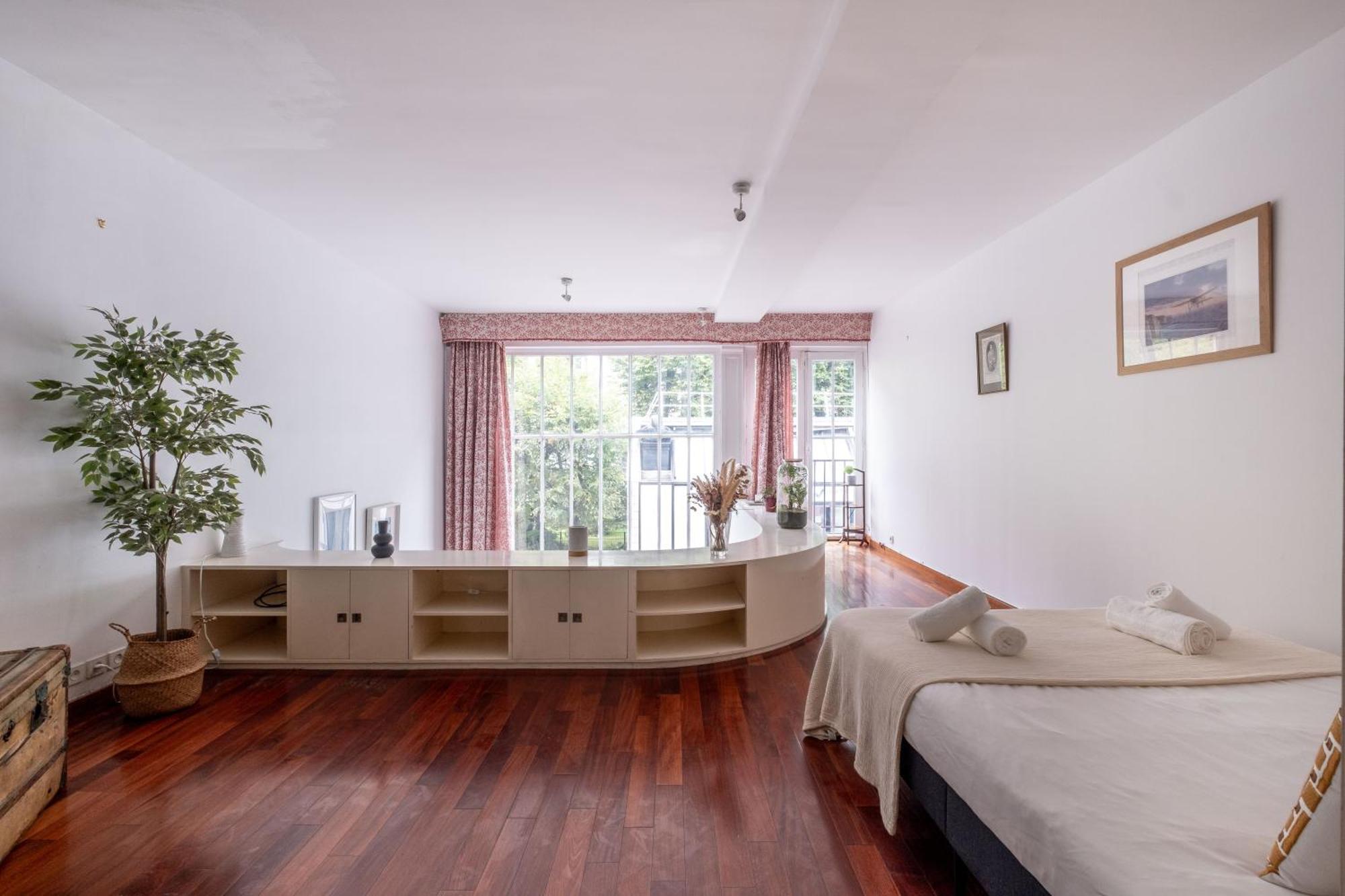 Loft D Exception Au Pied Des Champs-elysees Paris