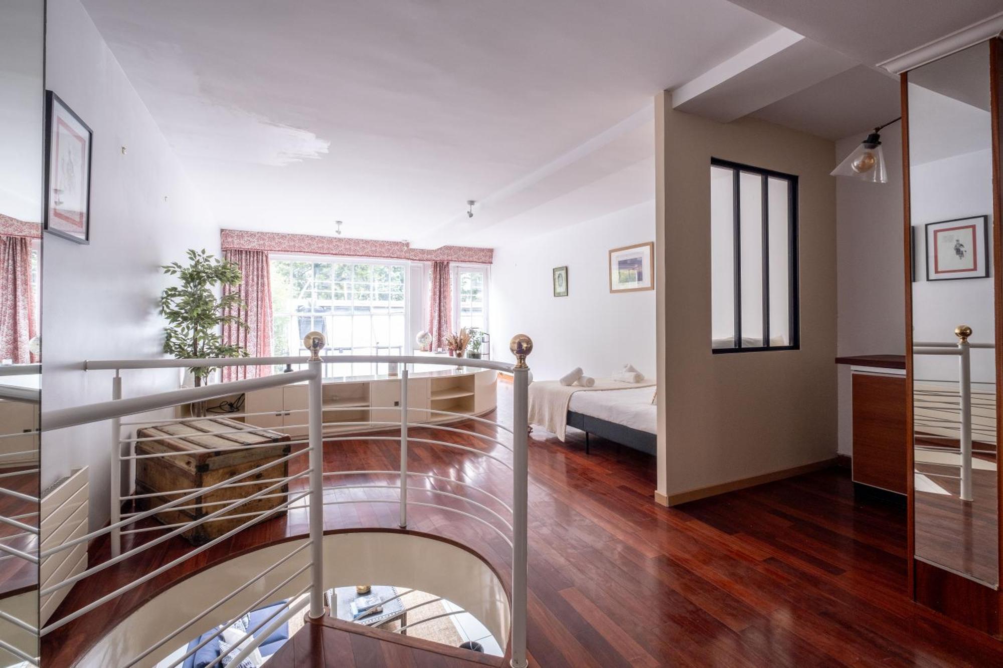 Loft D Exception Au Pied Des Champs-elysees