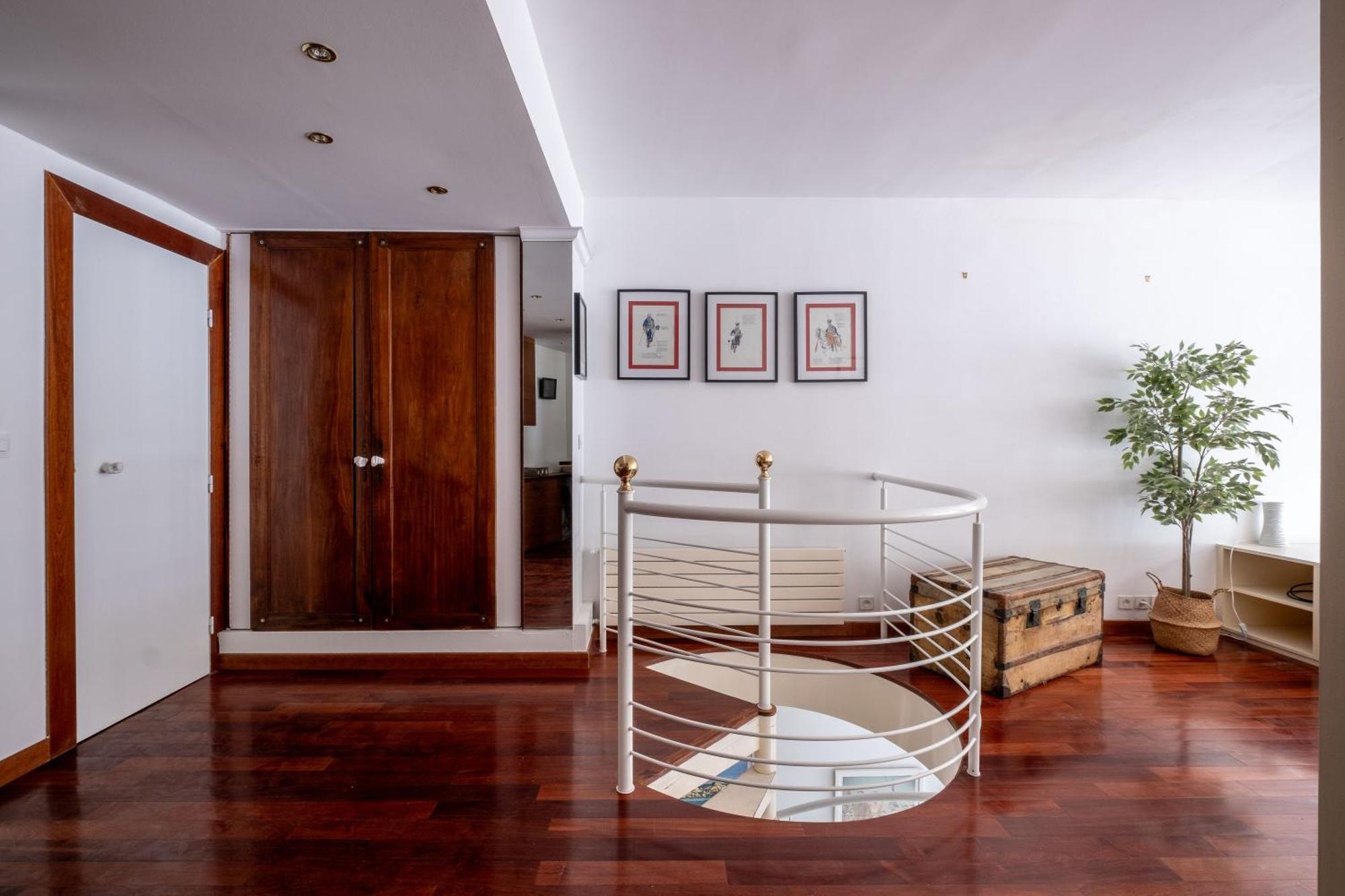 Loft D Exception Au Pied Des Champs-elysees Apartment