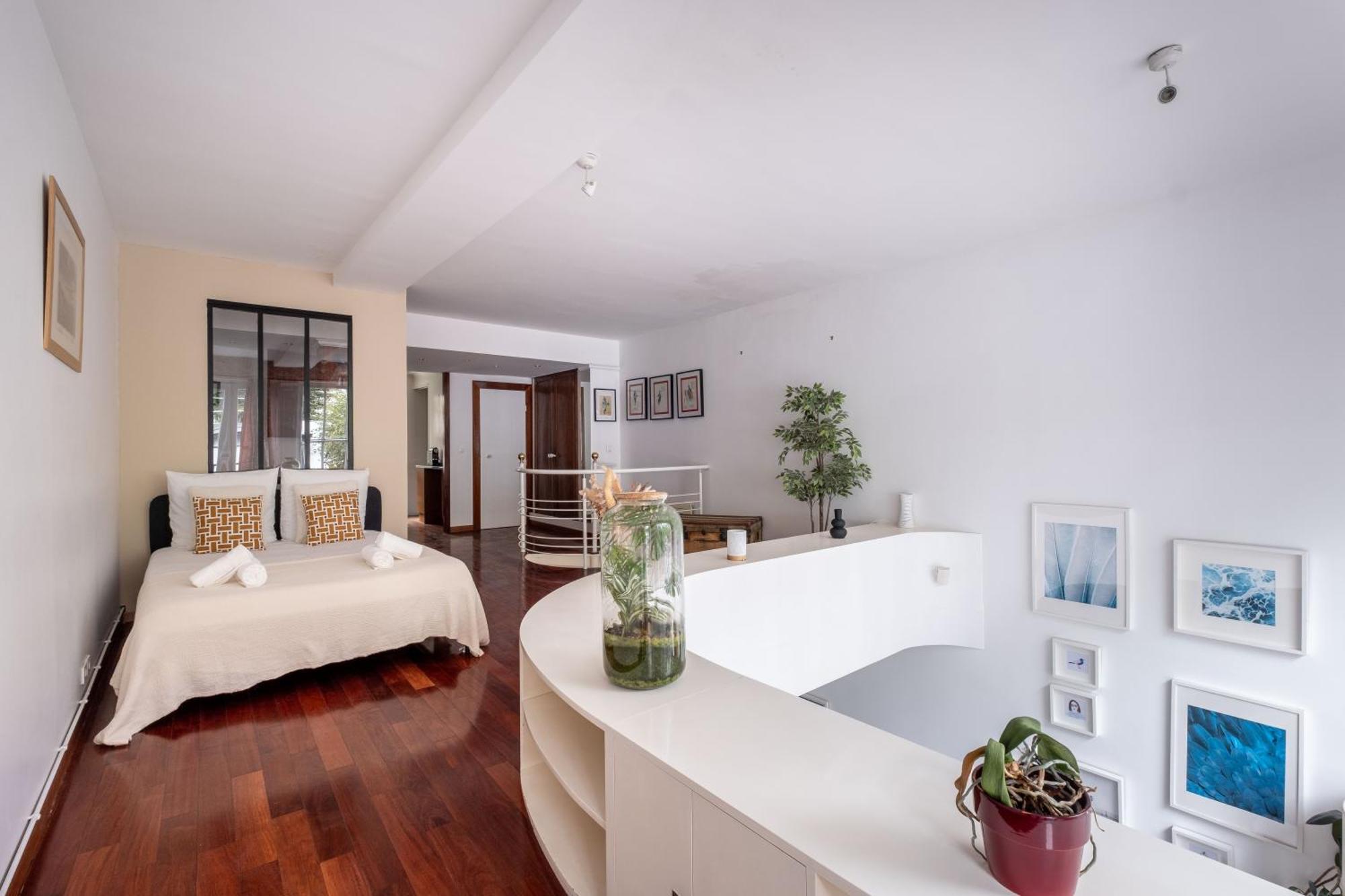 Apartment Loft D Exception Au Pied Des Champs-elysees *
