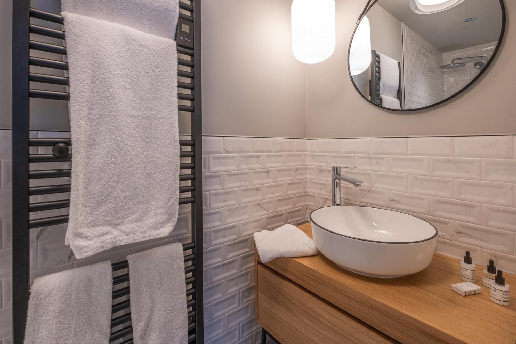 East Aparthotel *