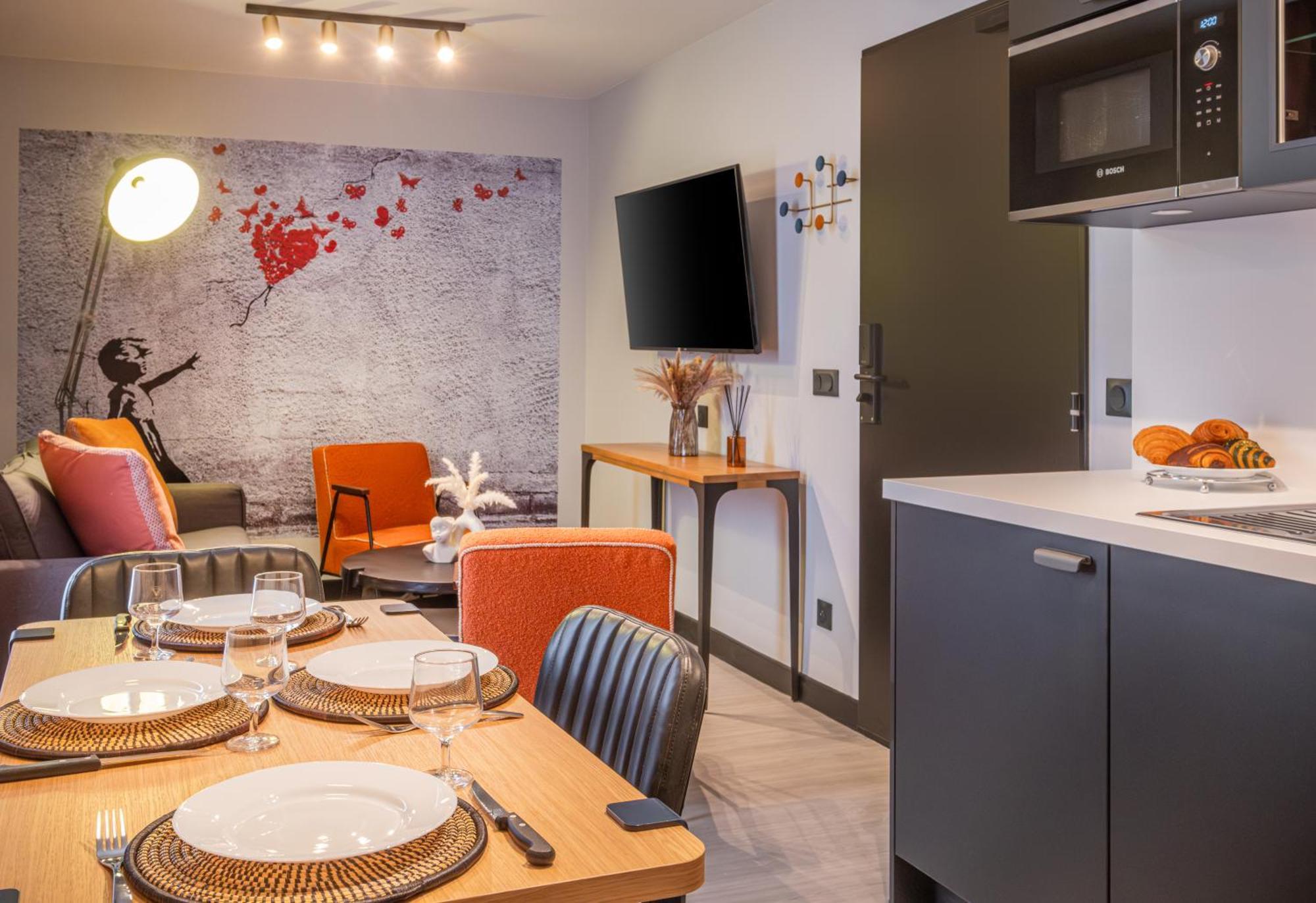 Aparthotel East *