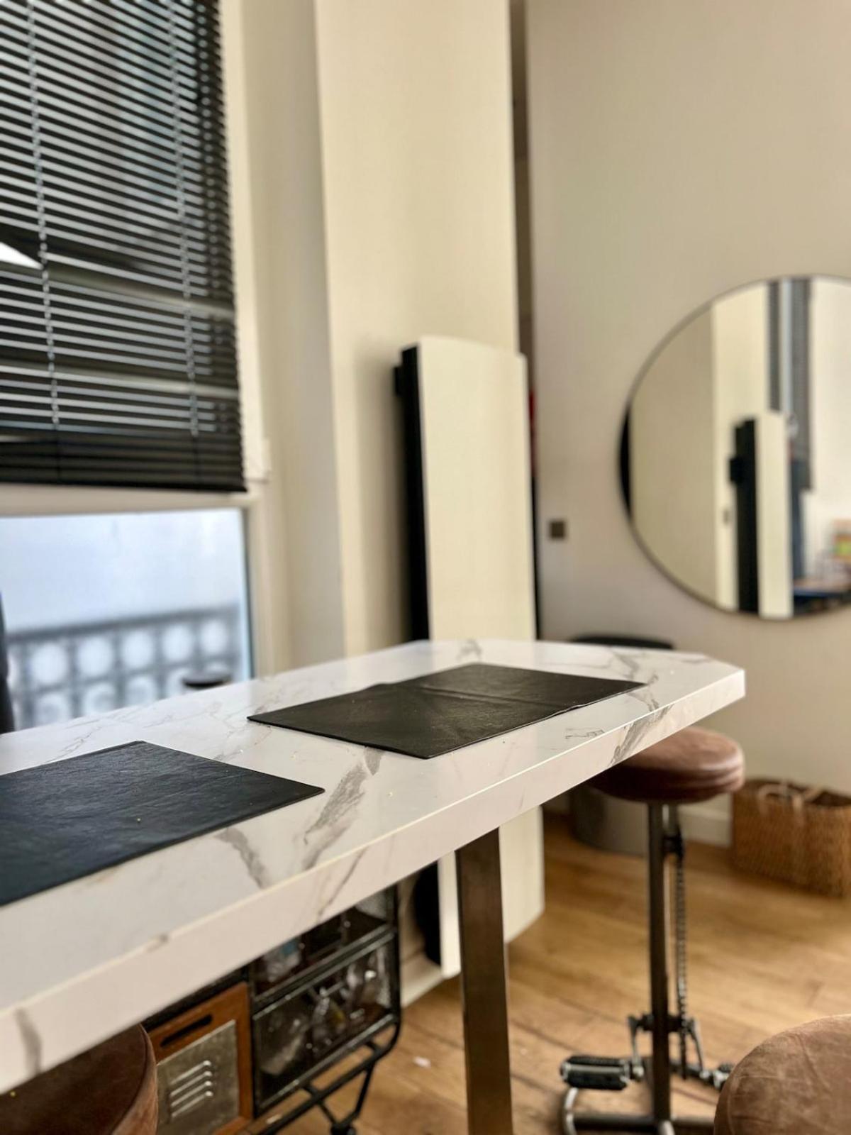 Appartamento Chic Near Louvre & Eiffel Tour Parigi
