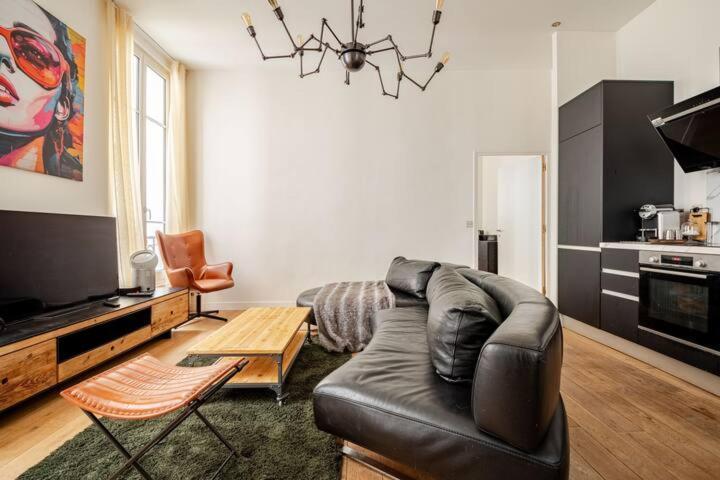 Appartamento Chic Near Louvre & Eiffel Tour Parigi