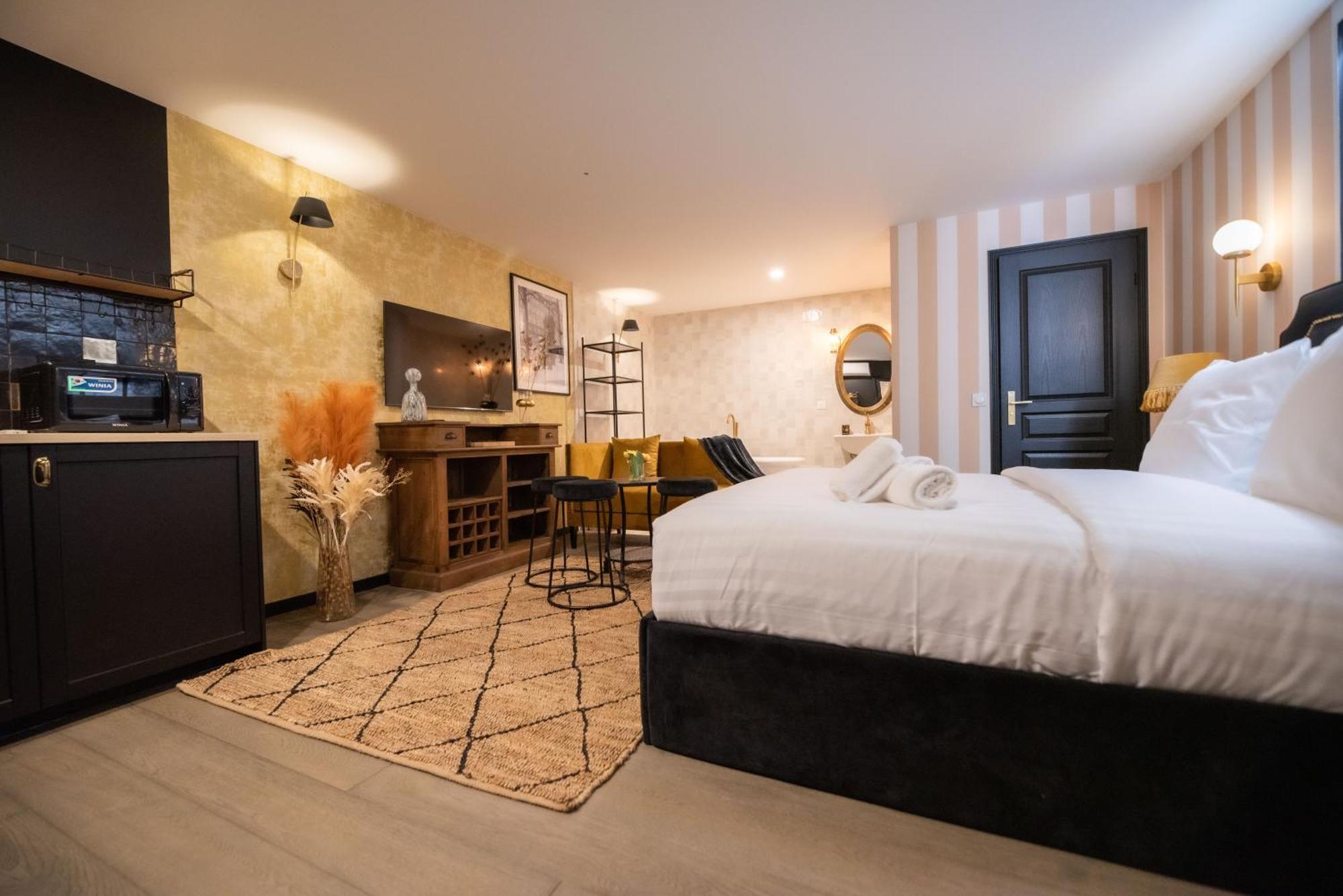 Monsieur Montmartre - Moulin Rouge Apartment *