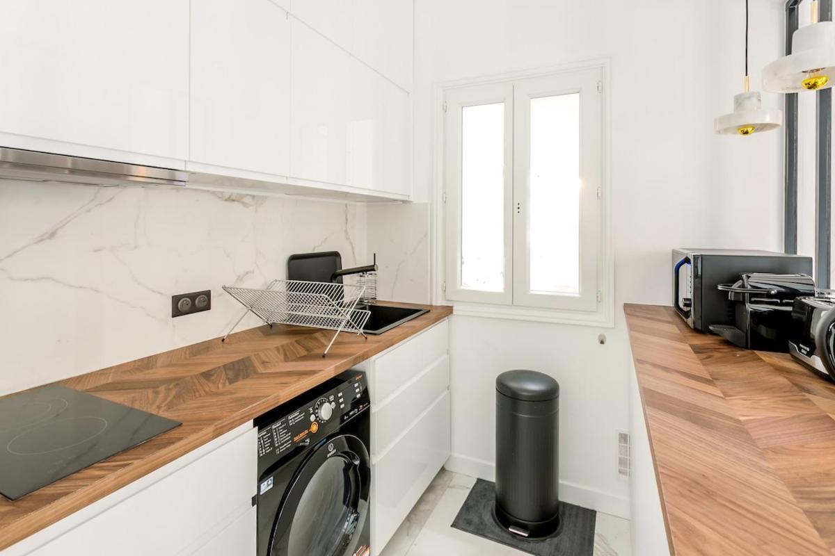 Bourd- Beyond Eiffel Tower Stylish Terrace Apartment Paris