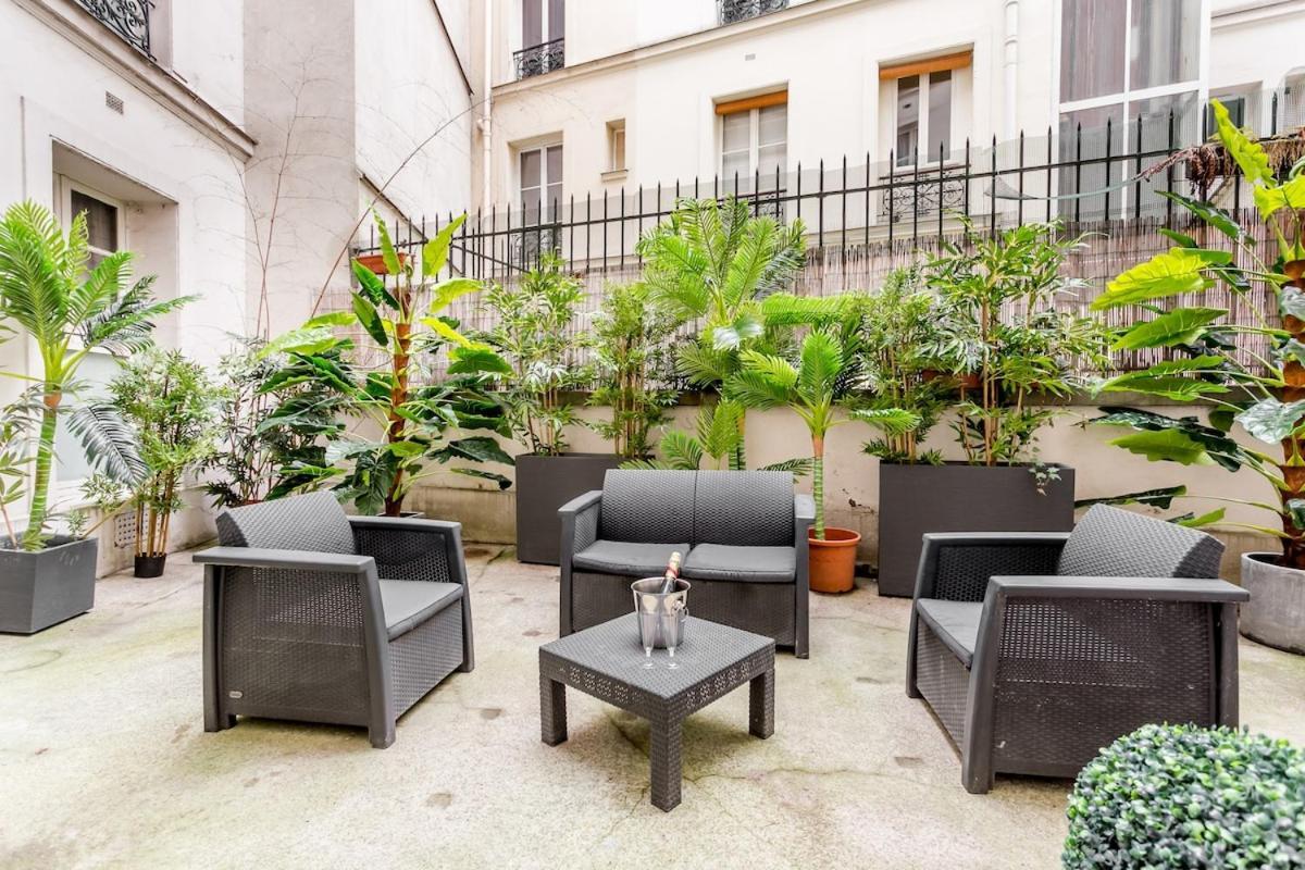 Bourd- Beyond Eiffel Tower Stylish Terrace