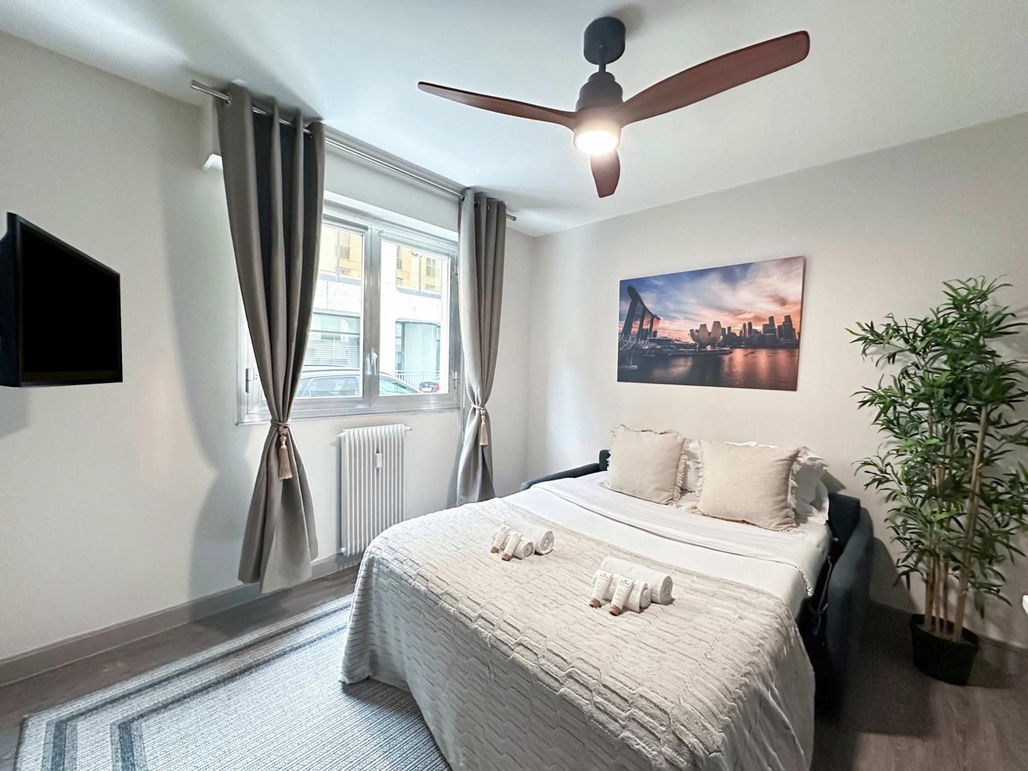 Elegant Escape Near Arc De Triomphe Paris
