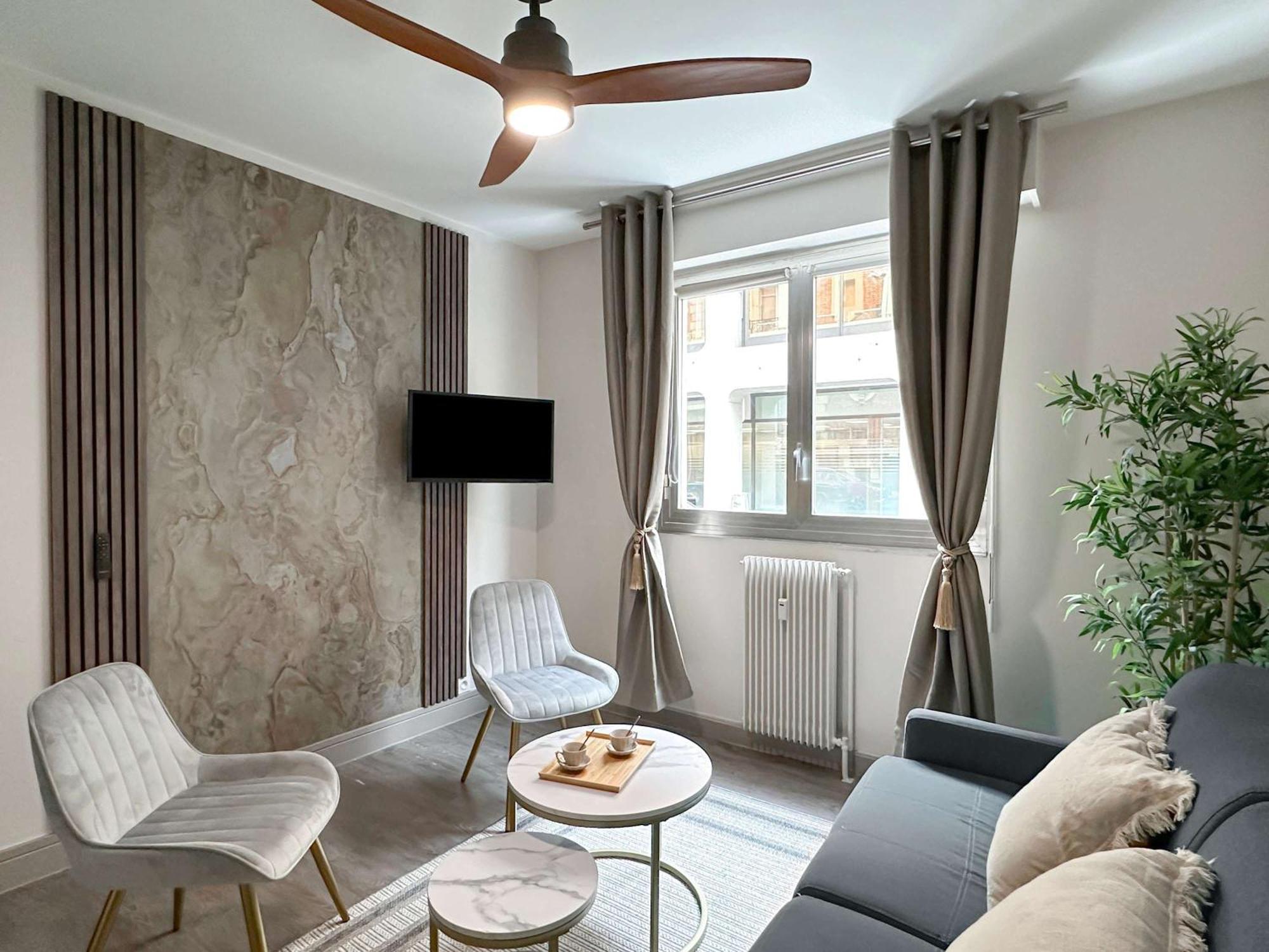 Elegant Escape Near Arc De Triomphe Apartment