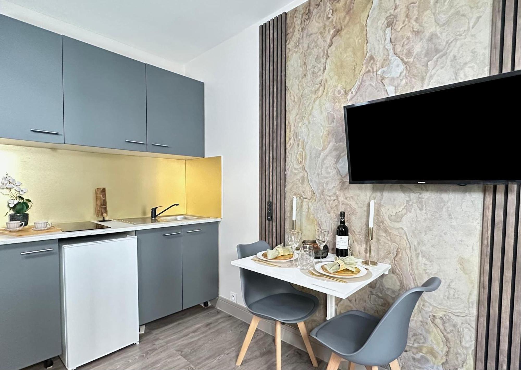 Elegant Escape Near Arc De Triomphe Paris