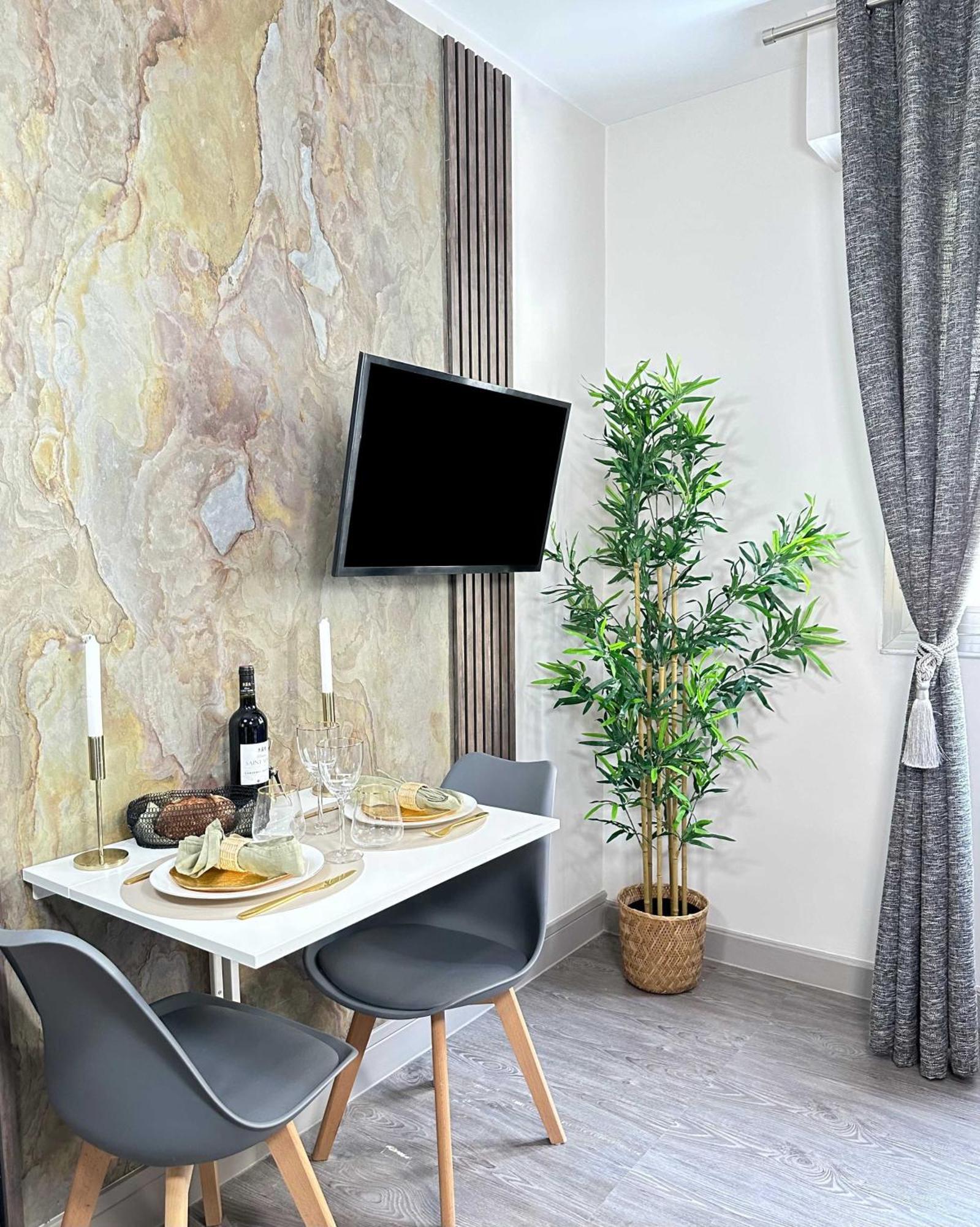 Elegant Escape Near Arc De Triomphe Apartment Paris