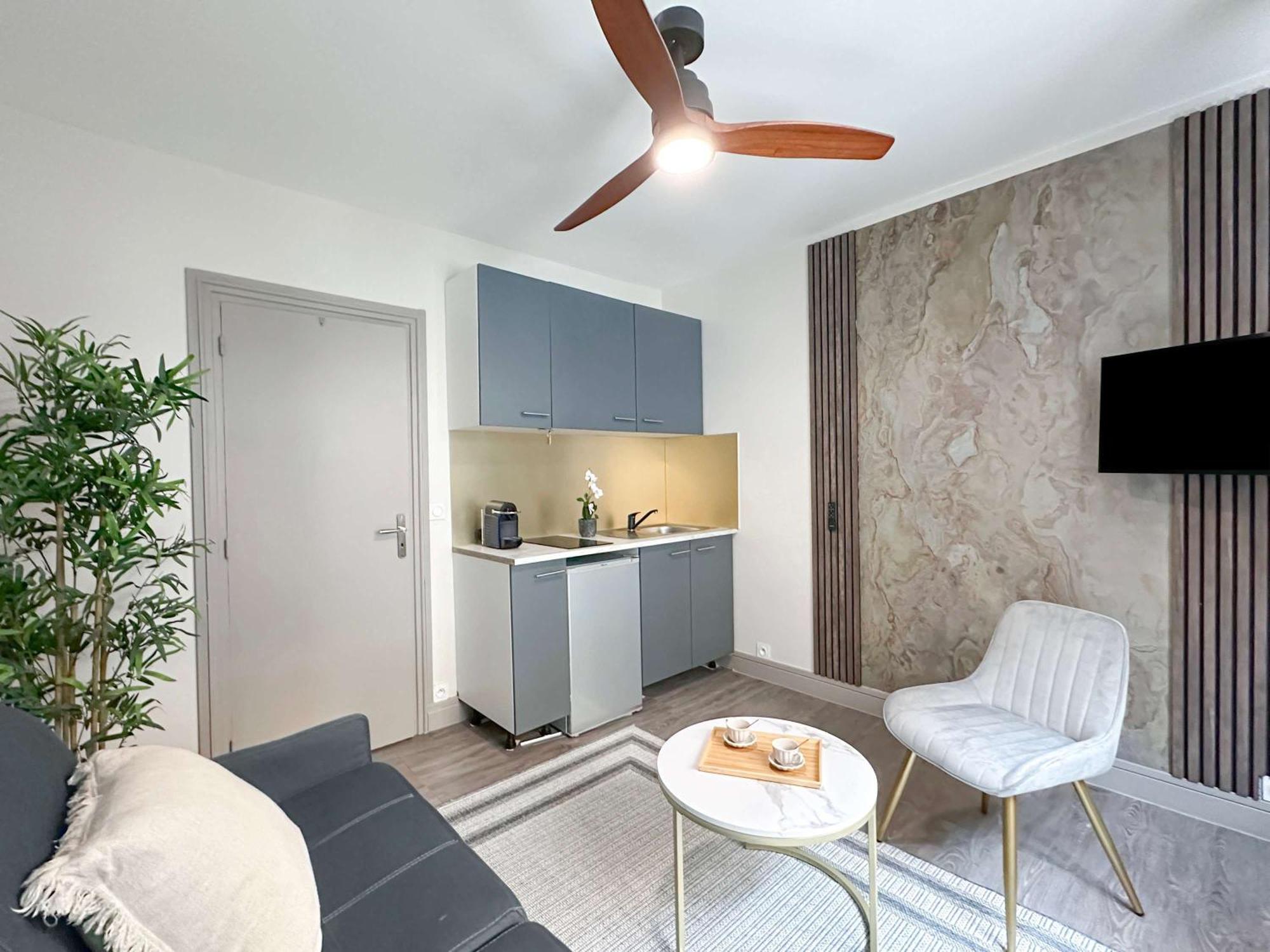 Apartment Elegant Escape Near Arc De Triomphe Paris