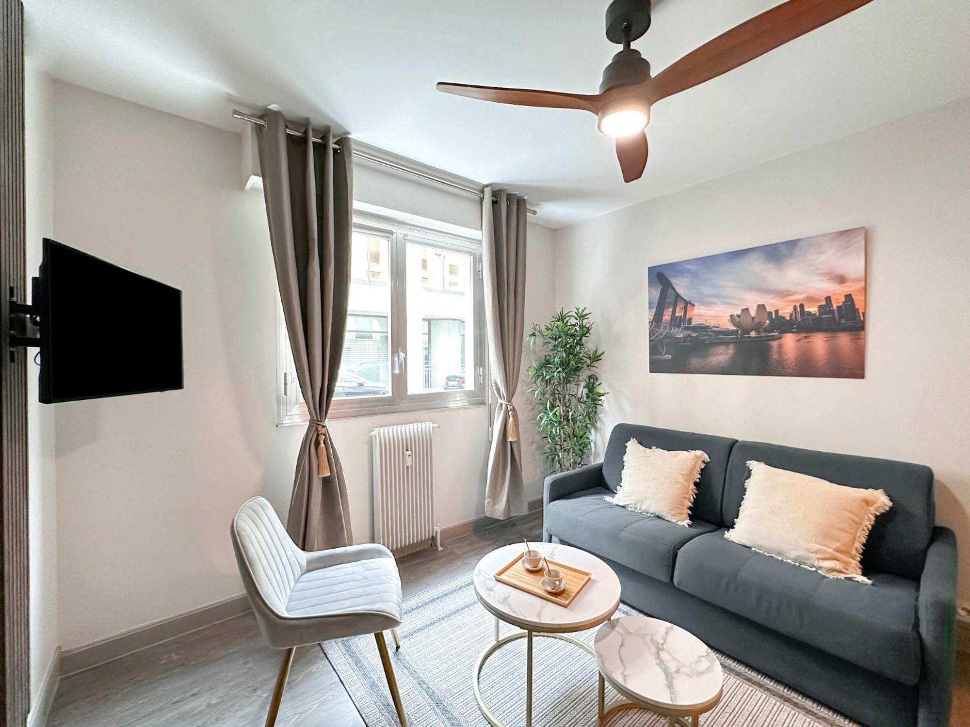 Elegant Escape Near Arc De Triomphe Paris