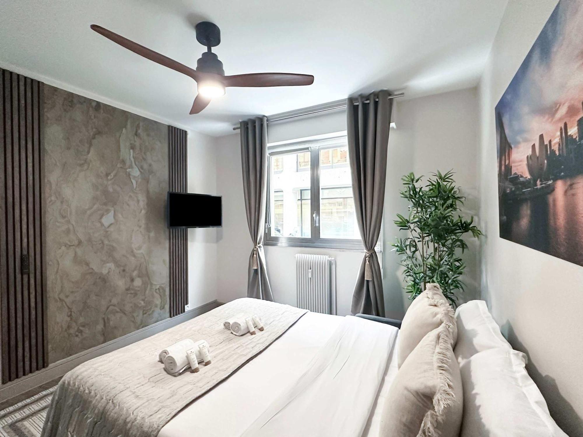 Elegant Escape Near Arc De Triomphe
