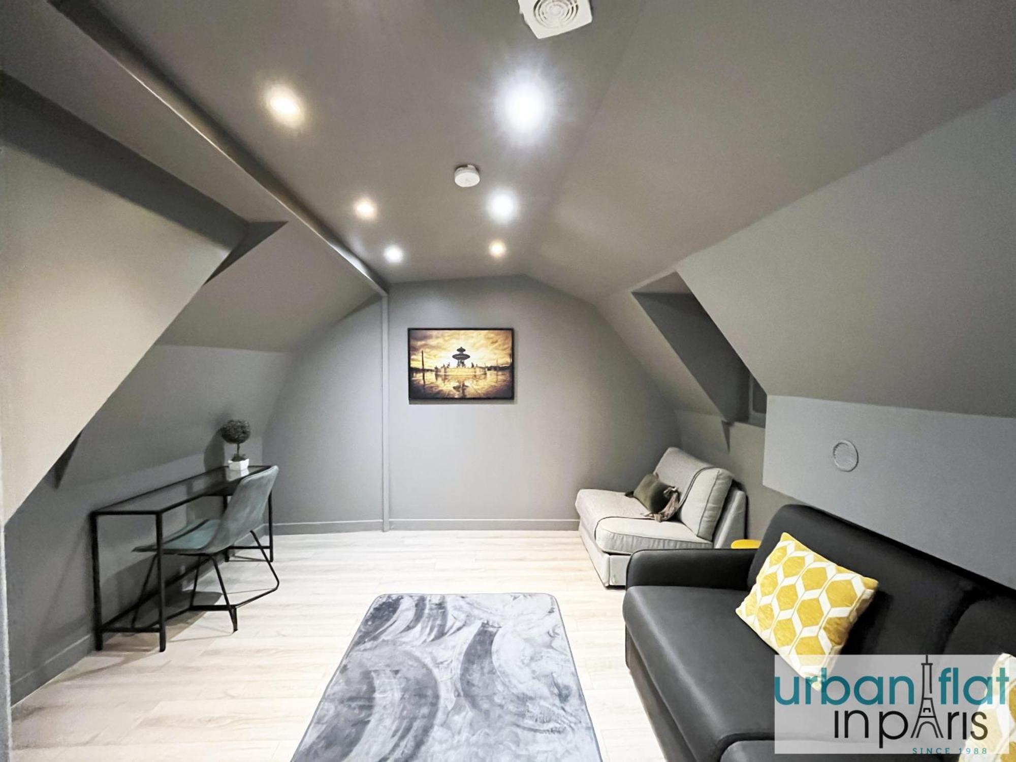 Apartment 05 - Parisian Design Loft *