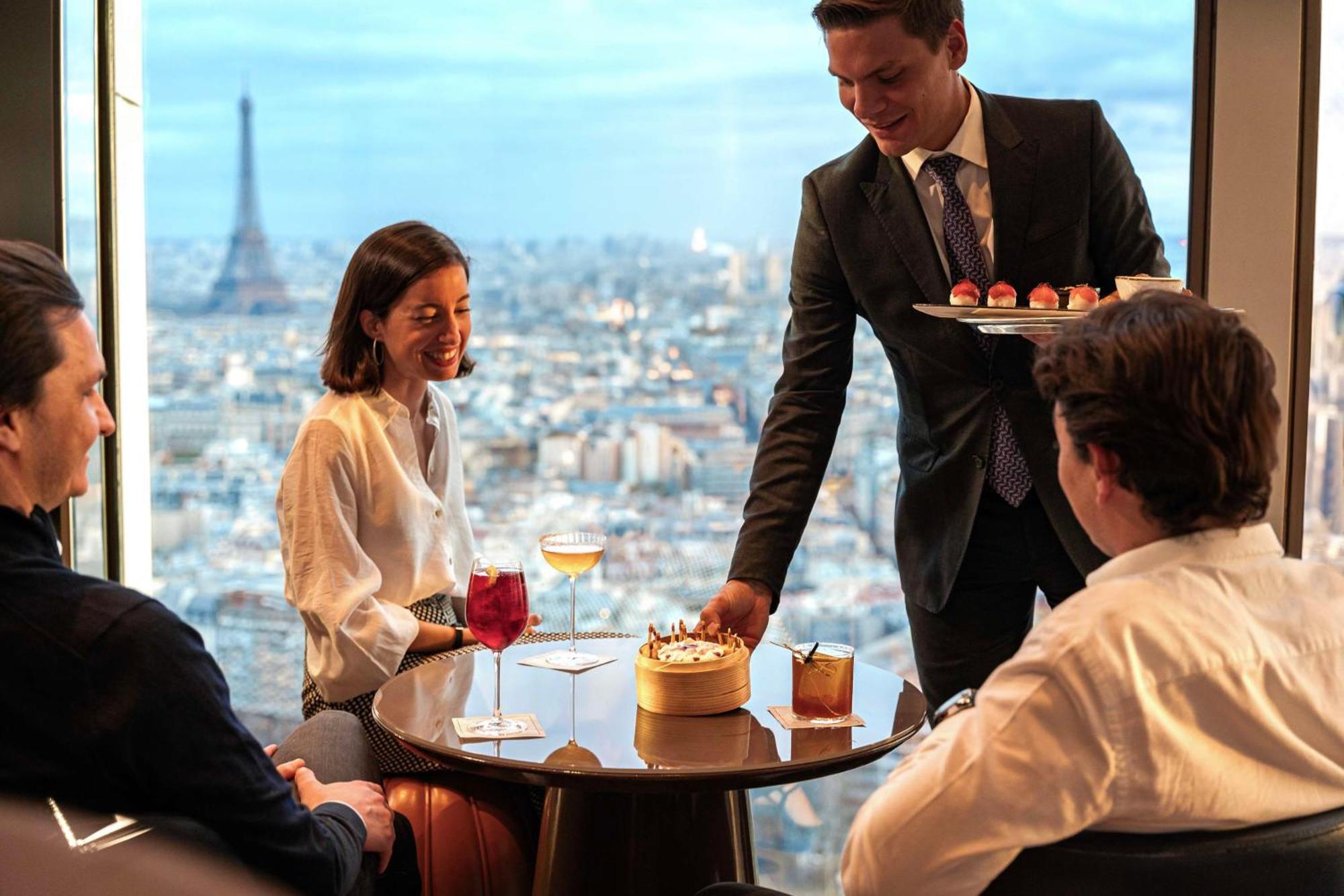 Hotel Hyatt Regency Etoile 4*