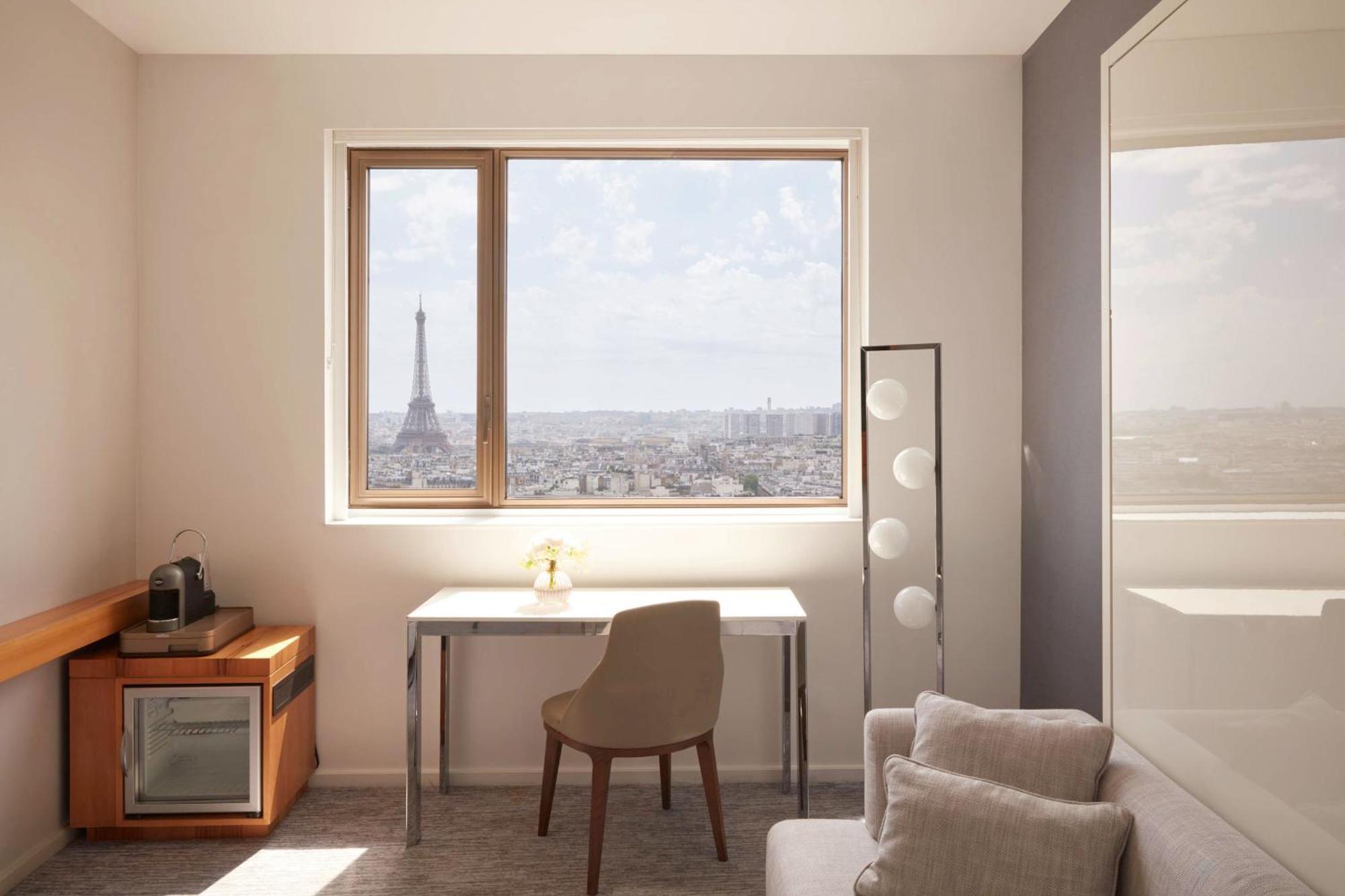 Hyatt Regency Etoile 4*