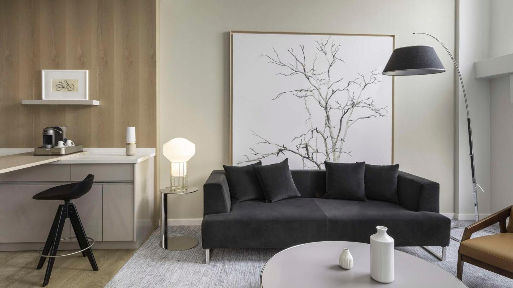 Hyatt Regency Etoile 4*