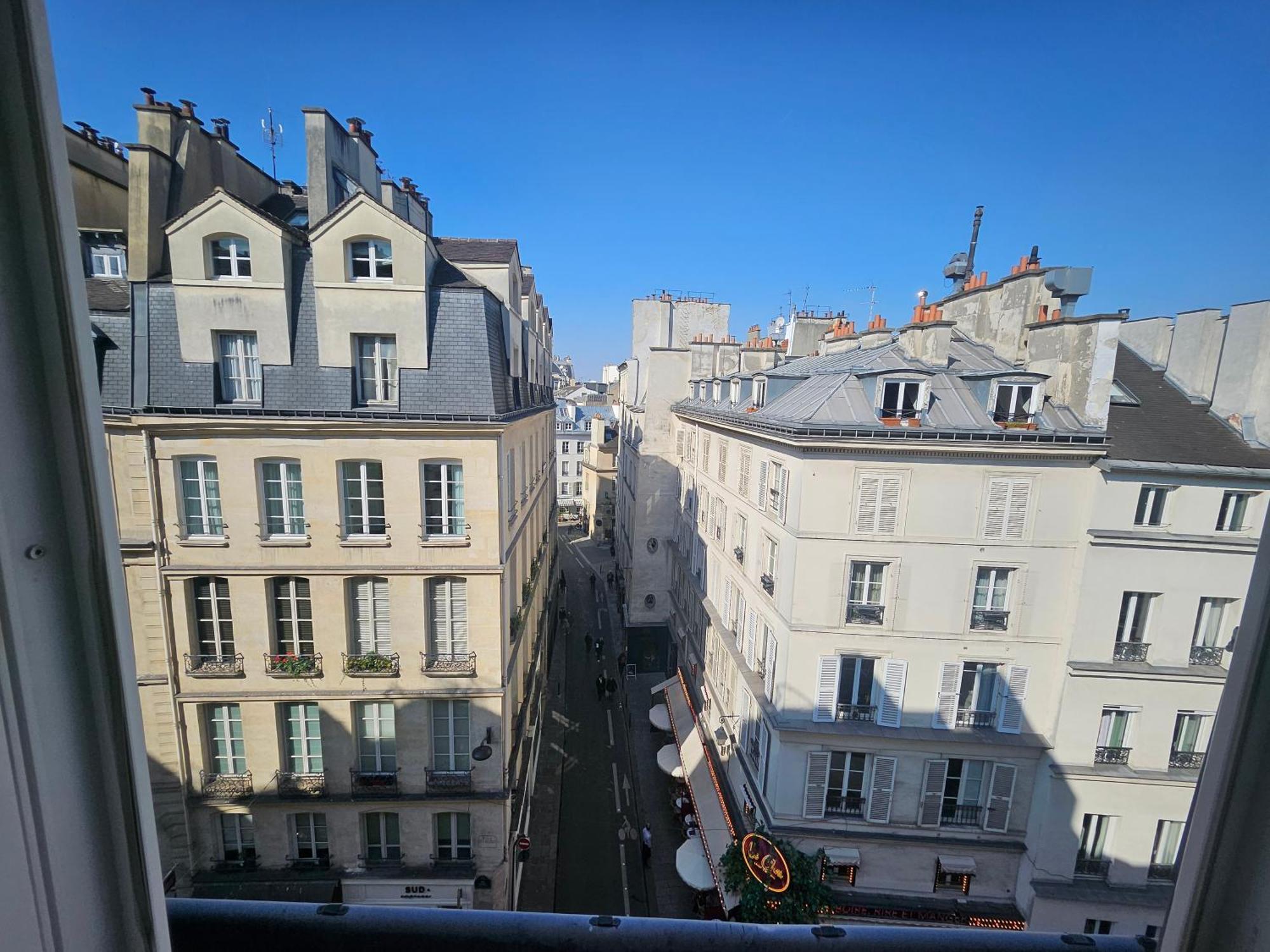 La Louisiane Hotel *