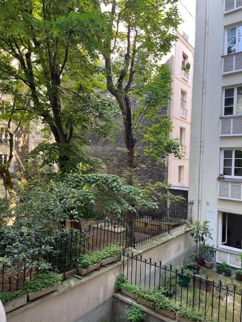 Parisian Charm, Modern & Quiet
