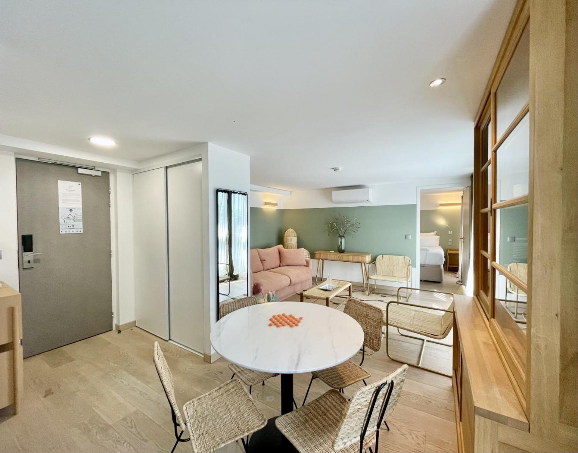 Apartment Parisian L Montmartre