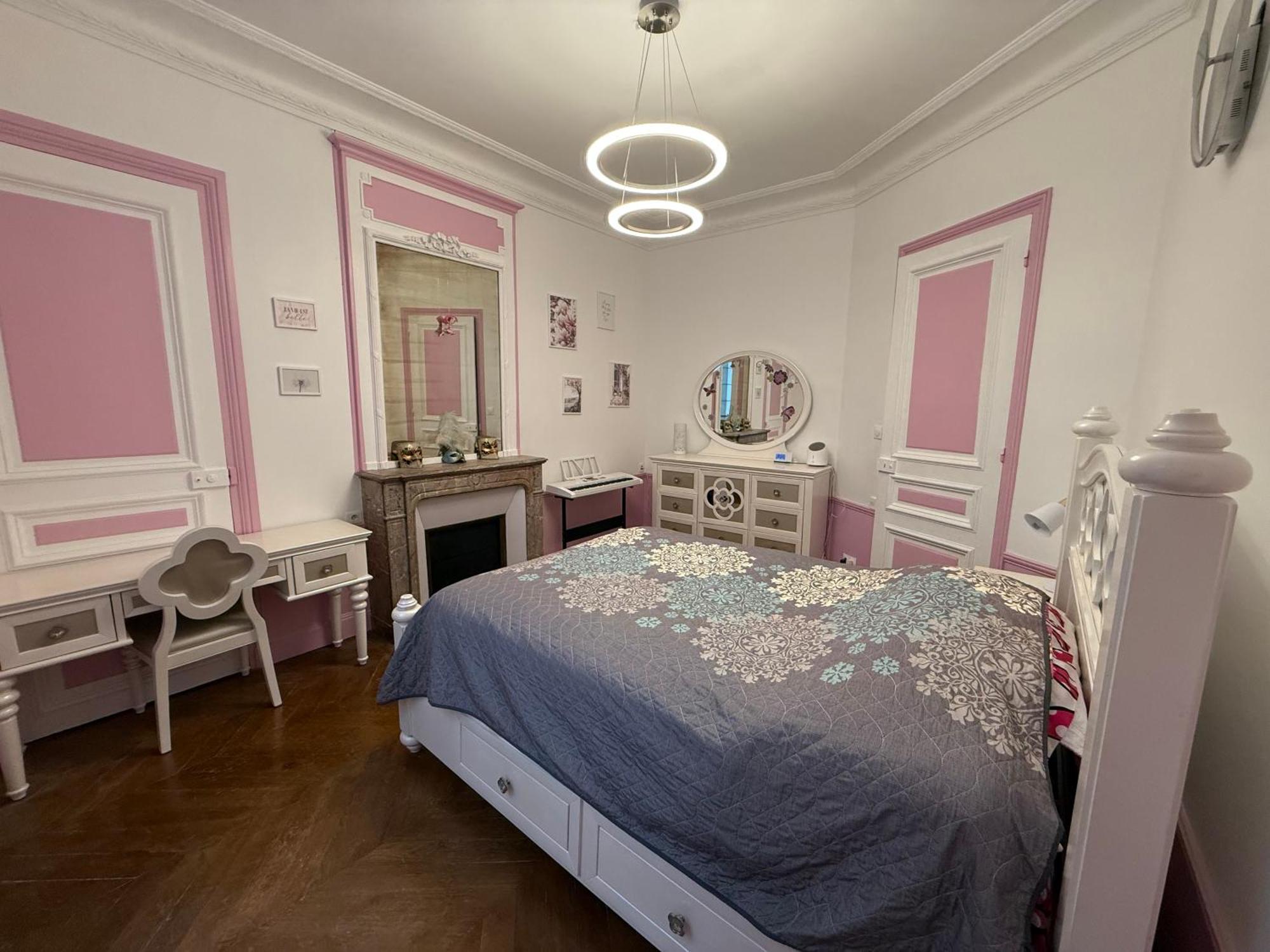 Apartment - - 16eme *