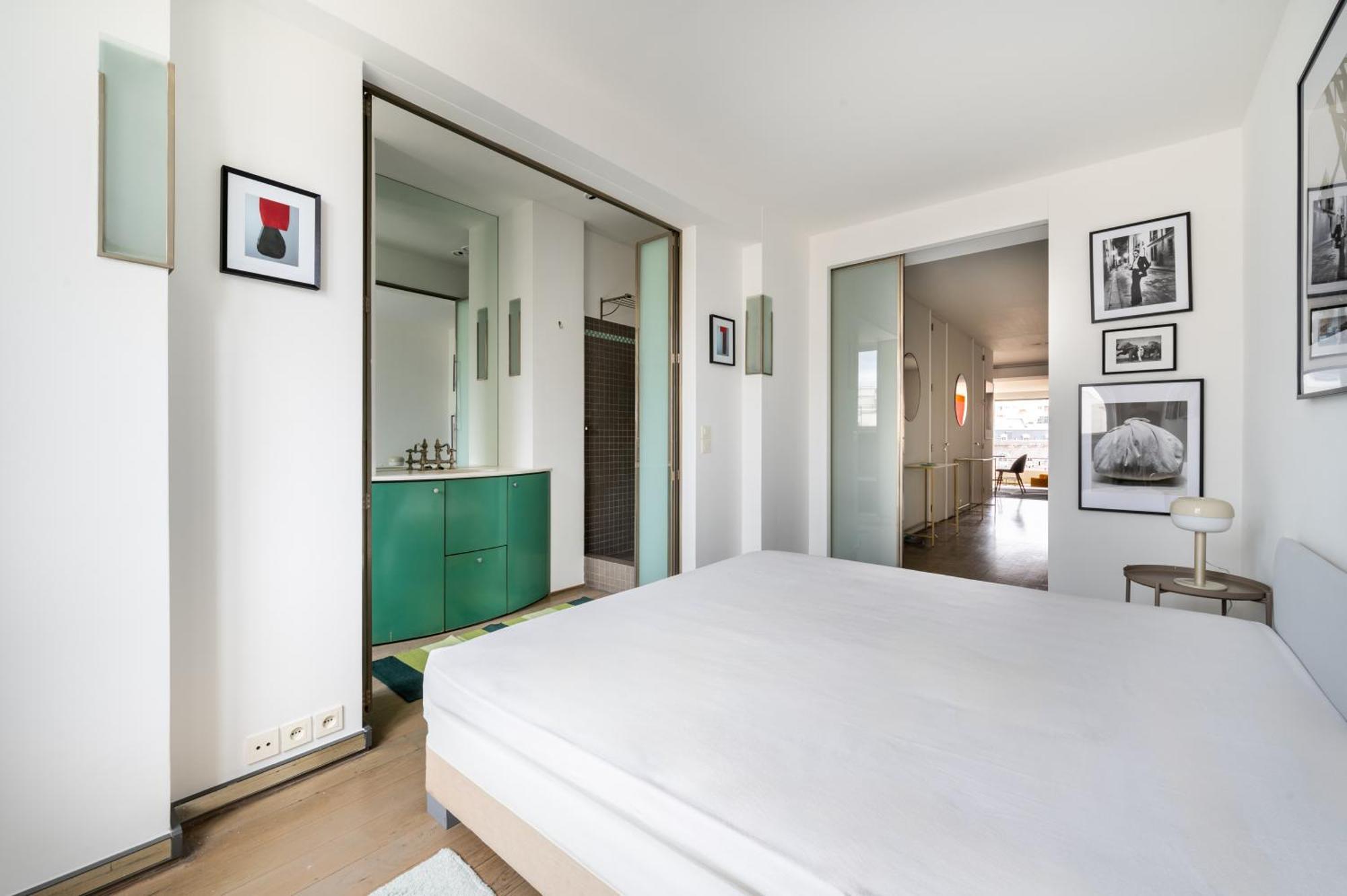 New-york Inspired 1bd Champs-elysees Paris
