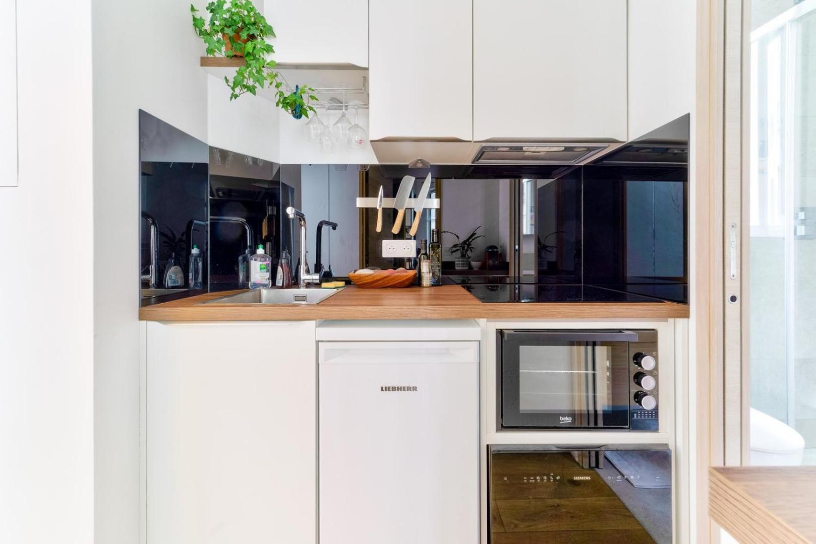 Parisian Charm, Modern & Quiet *