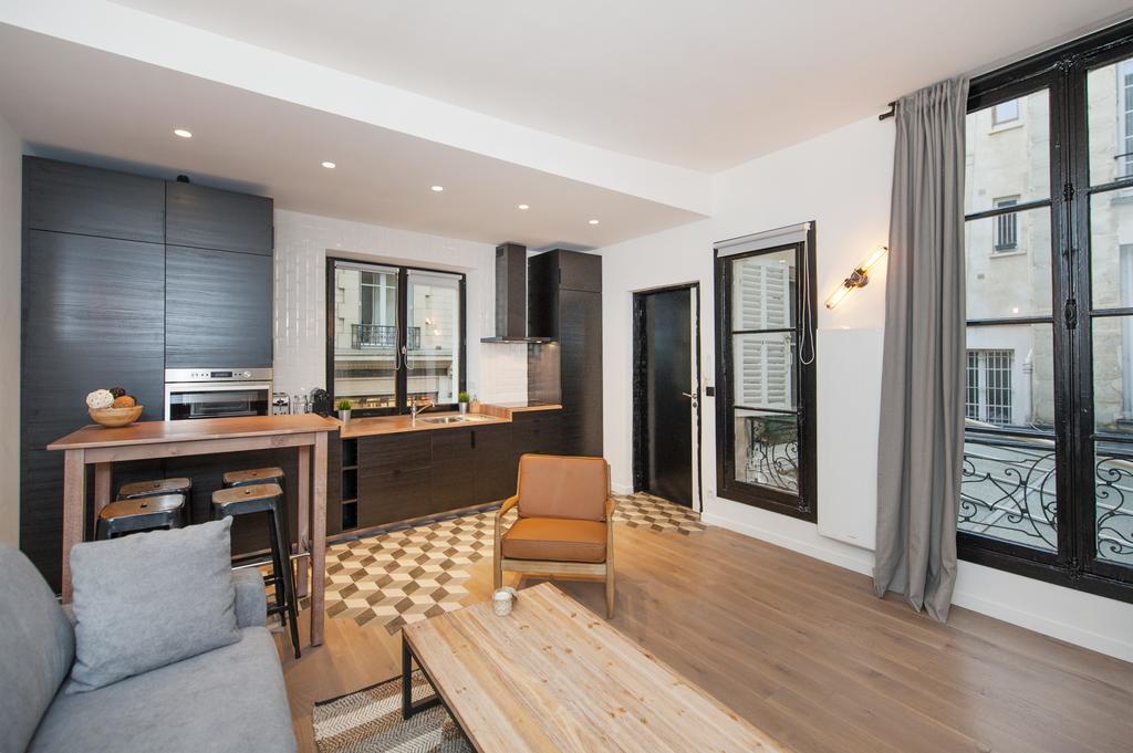 Pick A Flat's In Le Marais - Rue Sainte Croix De La Bretonnerie * Parigi