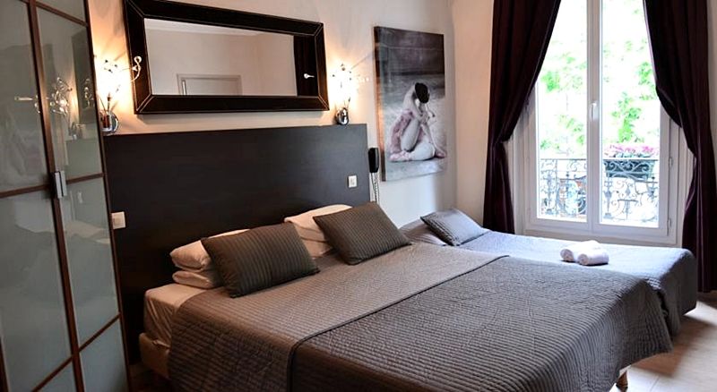 Le Twelve Parigi