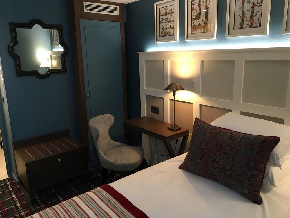 Hotel Les Tournelles Paris