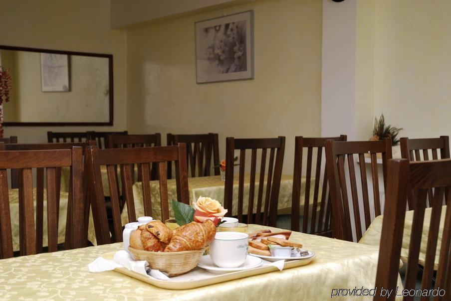 Prince Albert Wagram Hotel 3*