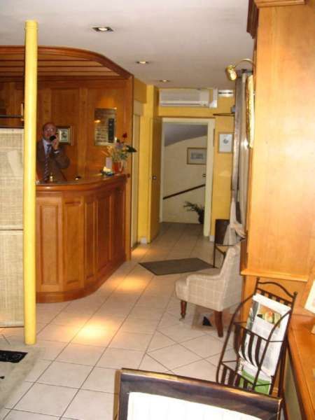 Des Deux Avenues Hotel 3*