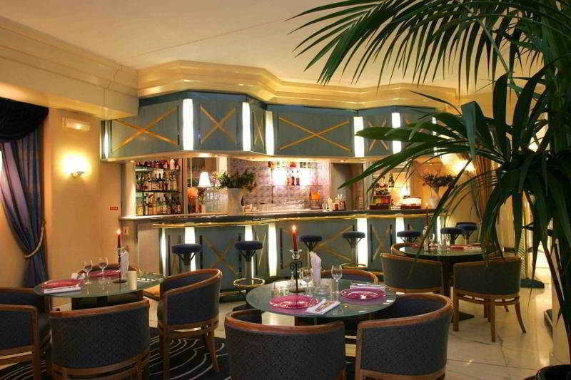 Royal Garden Champs-élysées Hotel 4*