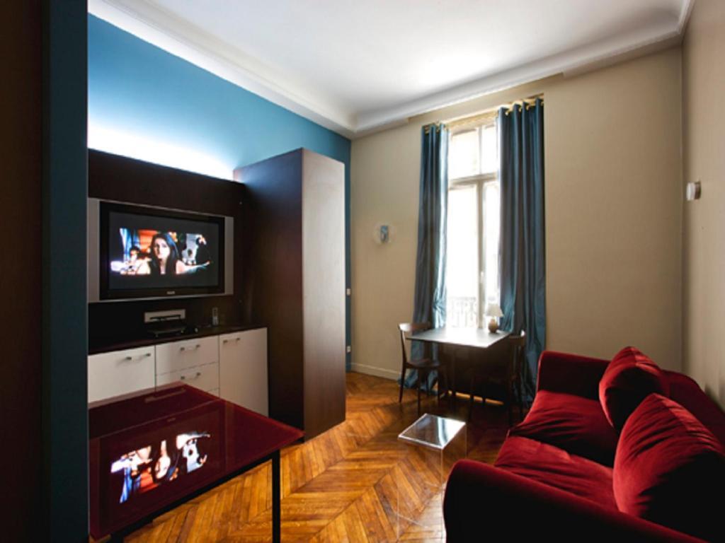 My Flat In - 8th Parigi