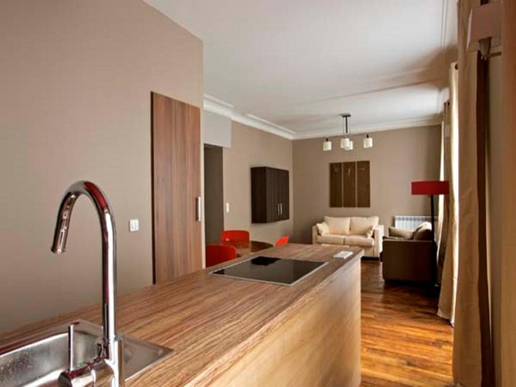 My Flat In - 8th * Parigi