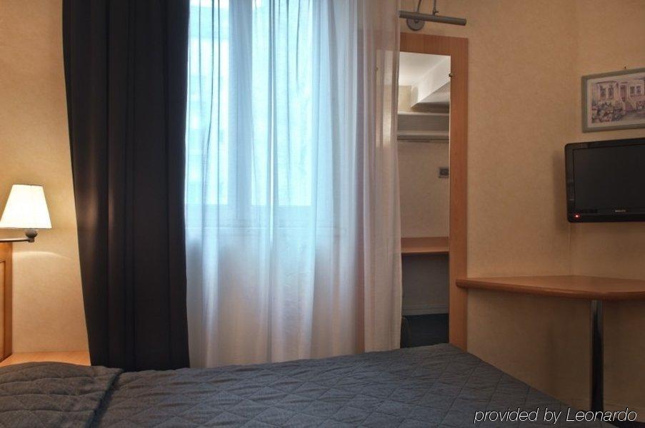 Hotel Du Chemin Parigi