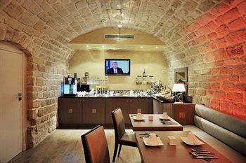 Des Champs-elysées Hotel 4*