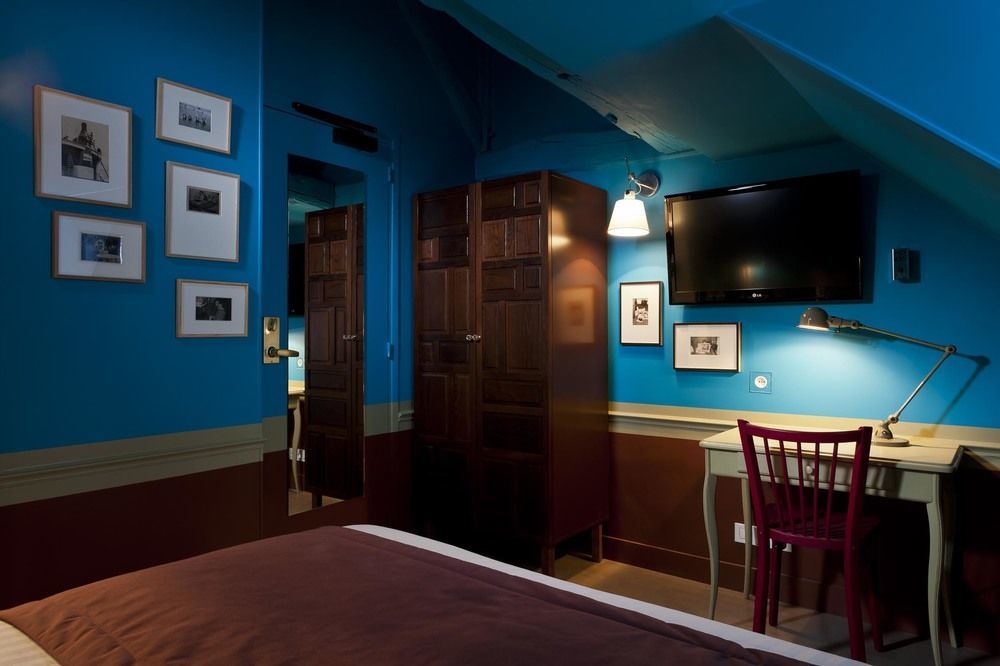 Crayon Hotel