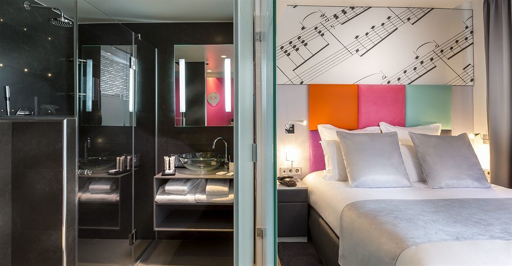 Lyric Opera Hotel 4*