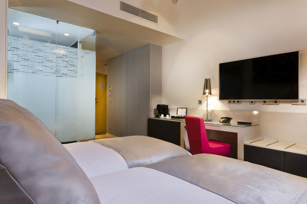 Lyric Opera Hotel