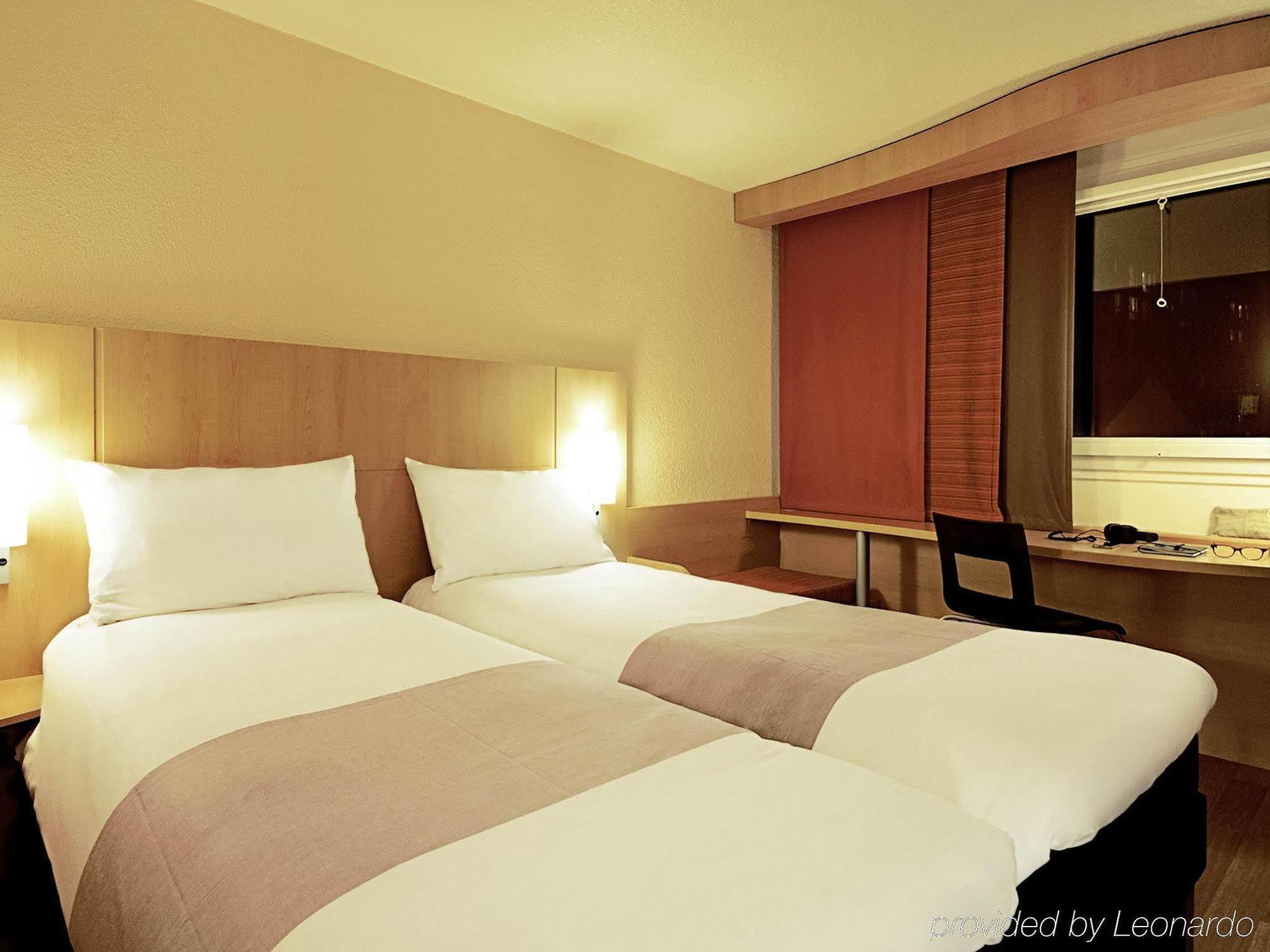 Hotel Ibis Ornano Montmartre Nord 18ème 3*
