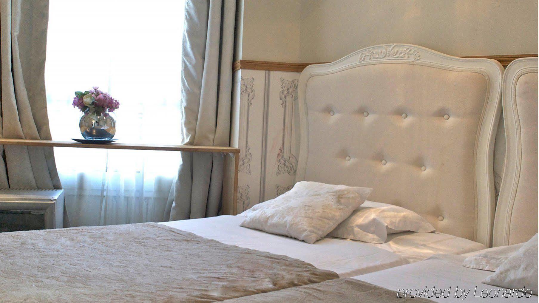 Hotel Petit Saint-honoré Parigi