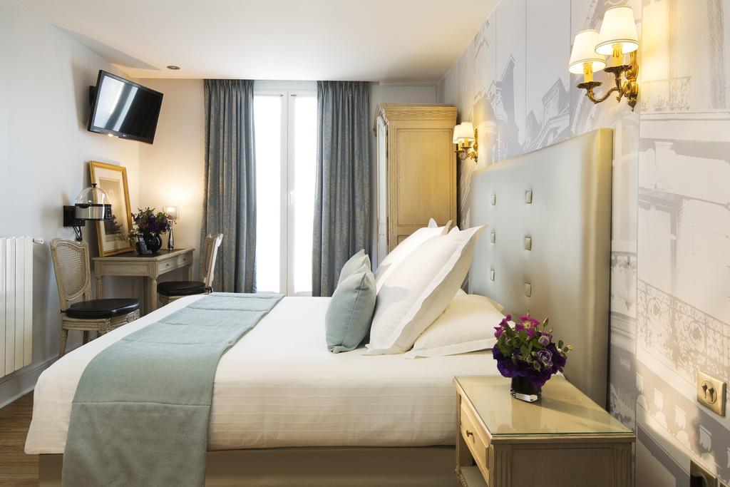 Plaza Elysées 4*