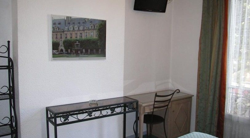 Victoria 2* Paris