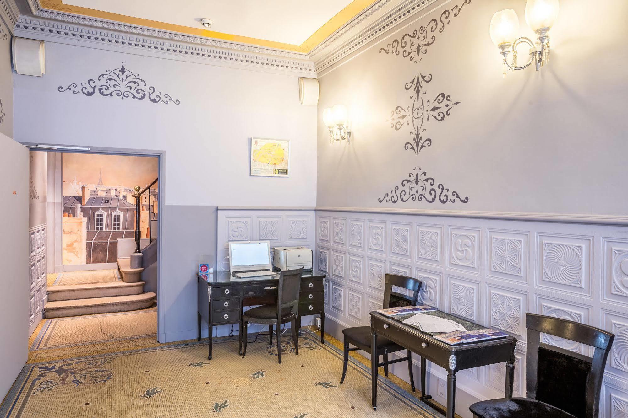 Prince Albert Louvre Hotel