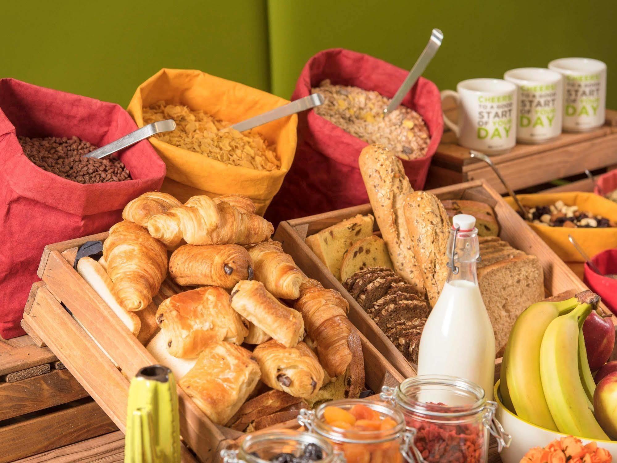 Ibis Styles Nation Cours De Vincennes Hotel 3*
