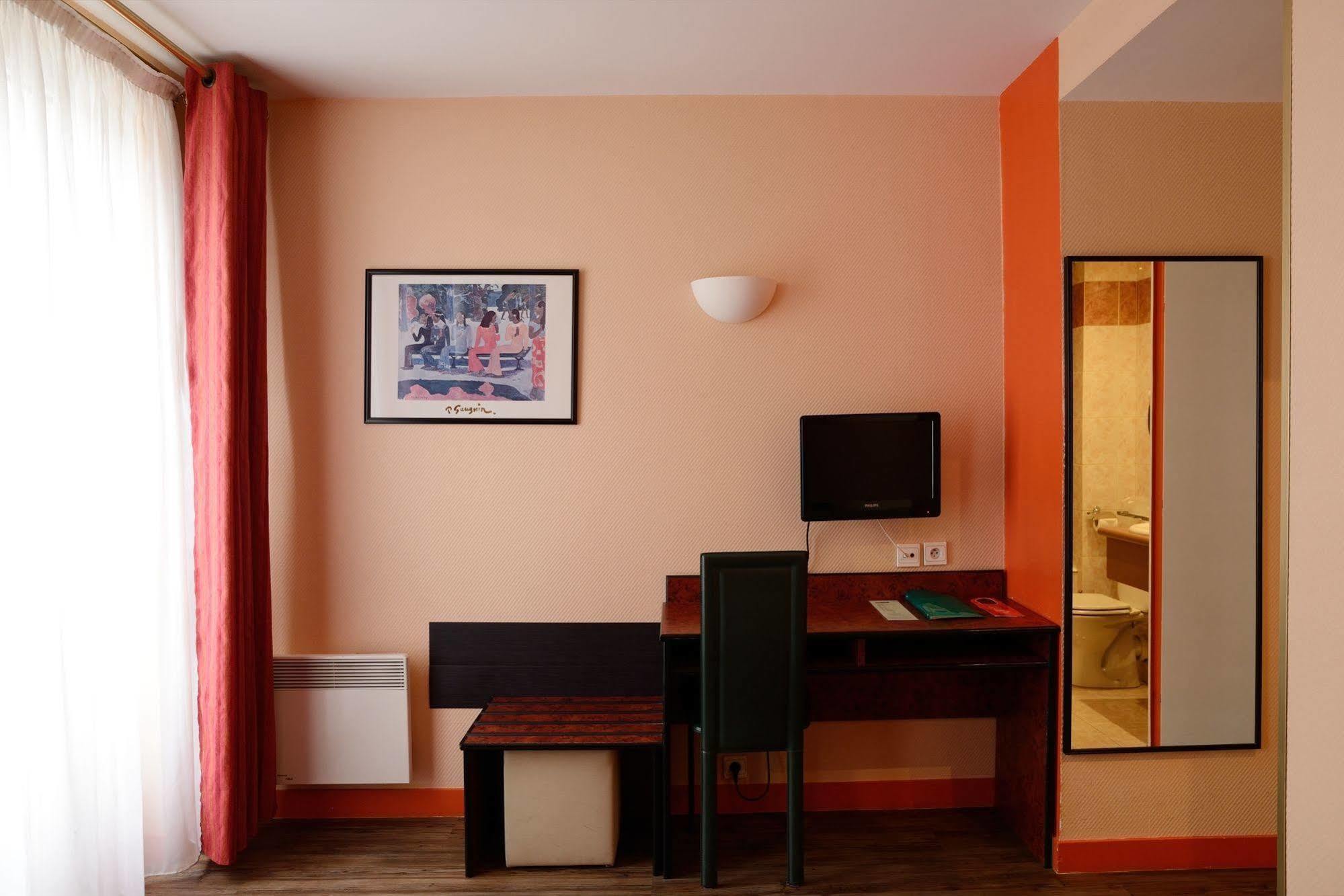 Pierre Nicole Hotel 2*