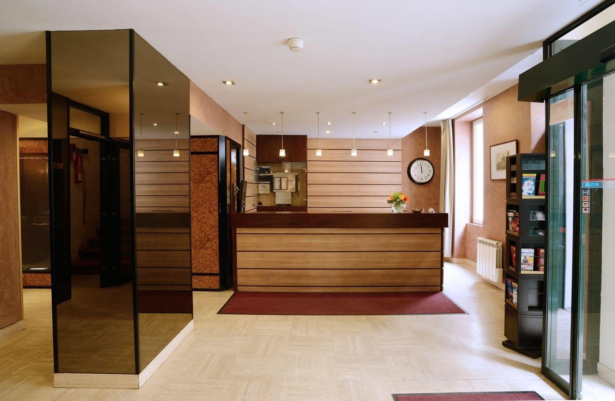 Pierre Nicole Hotel 2*