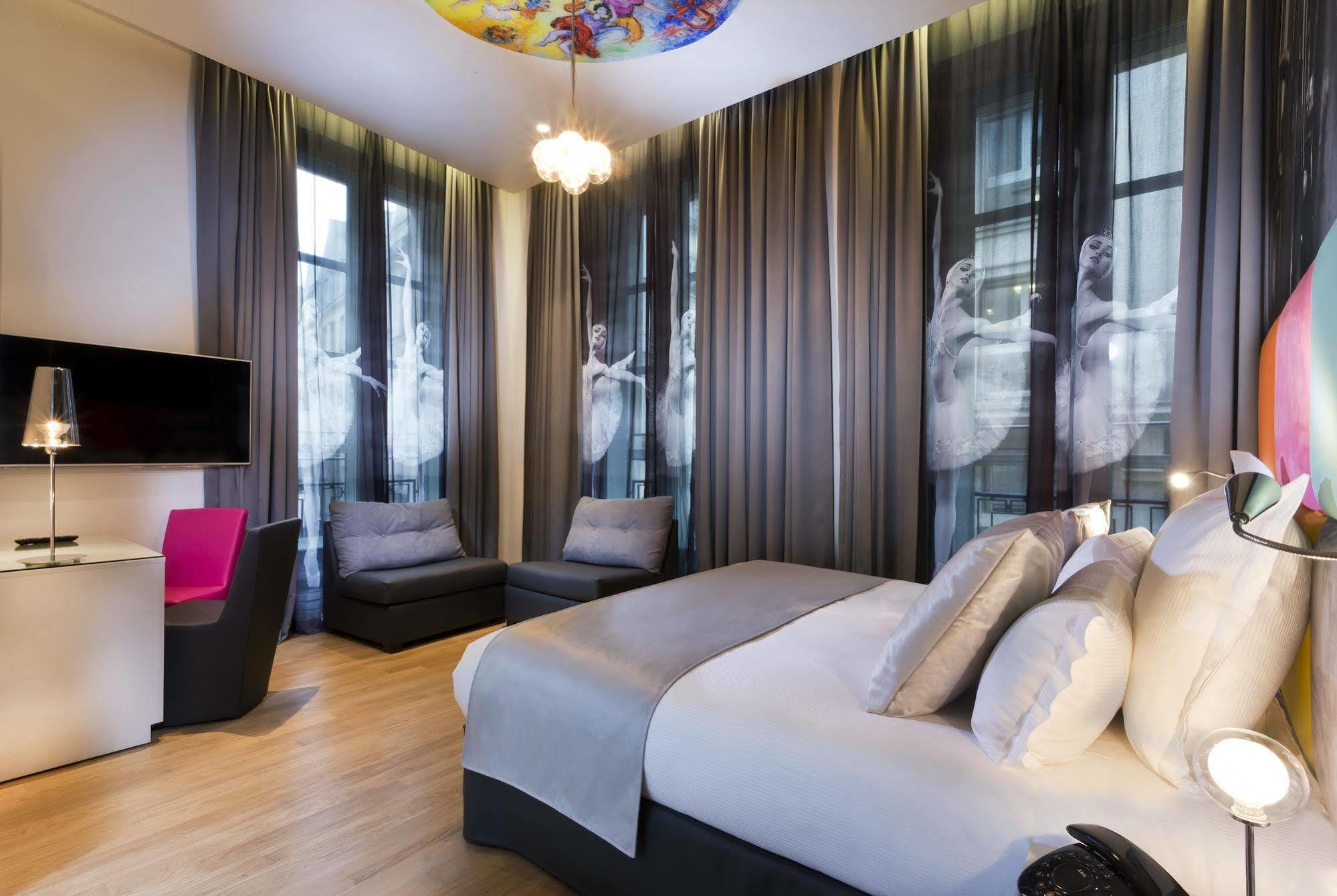 Lyric Opera Hotel
